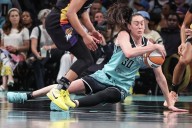Deadspin | Report: Liberty's Breanna Stewart needs MRI on left knee