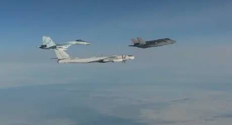 EEUU intercepta dos cazas y dos bombarderos estratégicos rusos cerca de Alaska