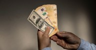 BCRA anota mayor venta de dólares desde octubre de 2019 y riesgo país supera 1.500 puntos