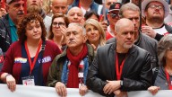 Los sindicatos se movilizan en defensa de la reducción de jornada: CC OO y UGT se encierran en una iglesia obrera para protestar
