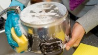 Adiós a la grasa incrustada: el producto viral de Mercadona que deja las ollas como nuevas