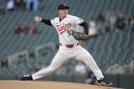 Taylor hits 2-run double in ninth to lead White Sox to 4