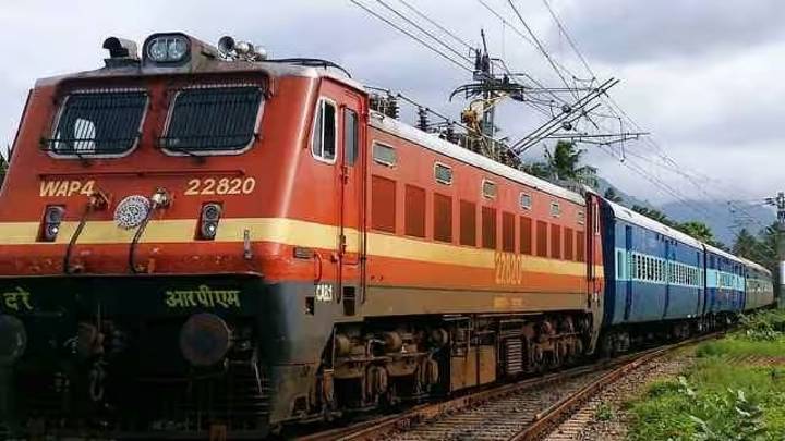 Knocksense Shorts | IRCTC flags off Navratri special trains for Prayagraj, Patna & Lucknow