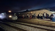 Un fallecido al arrollar un tren a un turismo en un paso de nivel de la línea Madrid
