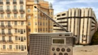 Lo que un bombero dice que nunca debes olvidar en el kit de emergencia: "Es lo que más puede ayudarte en una catástrofe"