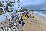 Limpieza de la playa El Médano, en Cabo San Lucas; continuarán con las labores, señalan 