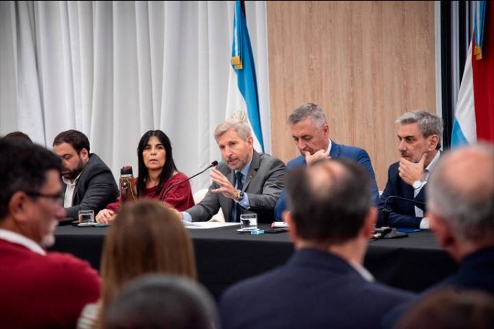 El gobernador Frigerio reunió a su gabinete ampliado y repasó temas prioritarios