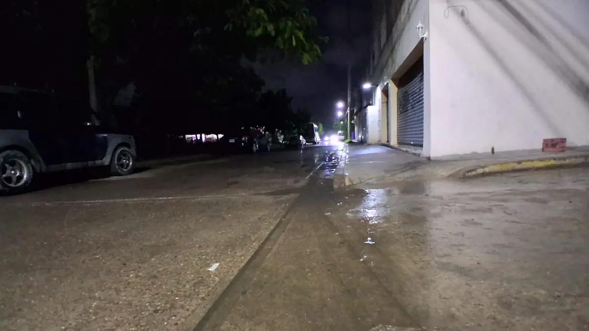 Cae lluvia leve esta noche en Mazatlán, pero seguirá en la madrugada del jueves