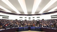 El PE pide suspender el pacto comercial con Israel, condena la "catástrofe humanitaria" en Gaza y exige a Hamás devolver los rehenes