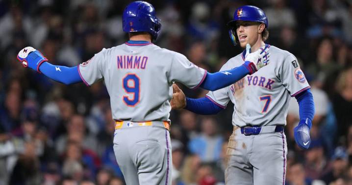 Lindor homers to join 30-30 club as Mets beat Cubs 8-5 to remain in playoff position