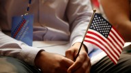USCIS, Agencia que da Residencias a Migrantes en EUA, Podrá Realizar Arrestos y Estarán Armados