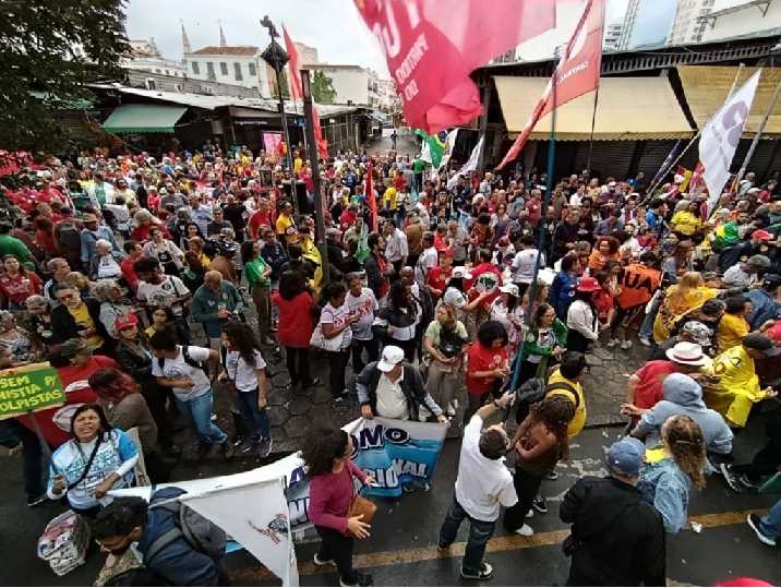 Movimientos marchan en Brasil contra amnistía a partidarios de Bolsonaro e injerencia de EEUU