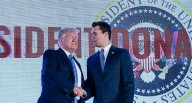 El Gobierno de Trump planea cancelar visados a quienes “glorifiquen” asesinato de Charlie Kirk