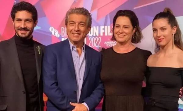 Ursula Corberó anunció su primer embarazo con el Chino Darín