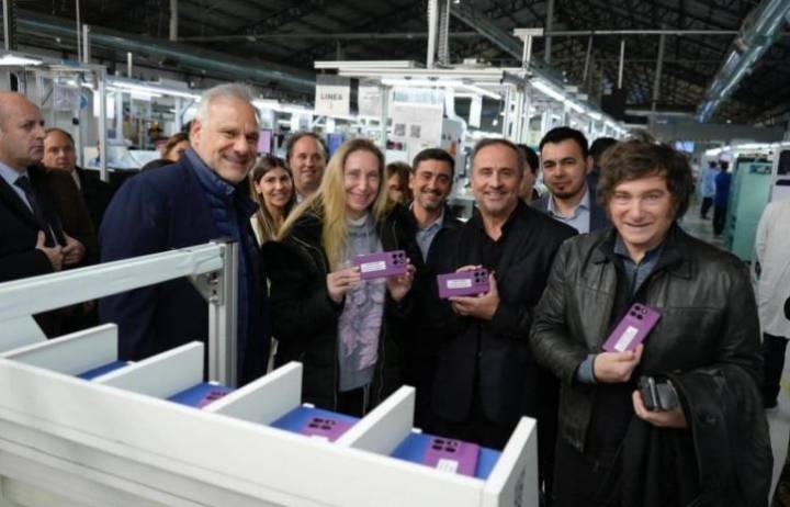 Milei gastó USD 300 mil en vuelos a Ushuaia y suspendió acto
