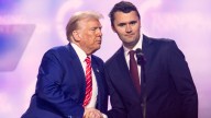 Disparan al propagandista ultra Charlie Kirk en un evento universitario en Utah