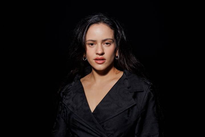 Rosalía protagoniza la nueva campaña de Calvin Klein