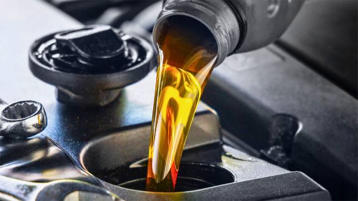 Cada cuánto tiempo se le debe cambiar el aceite al auto