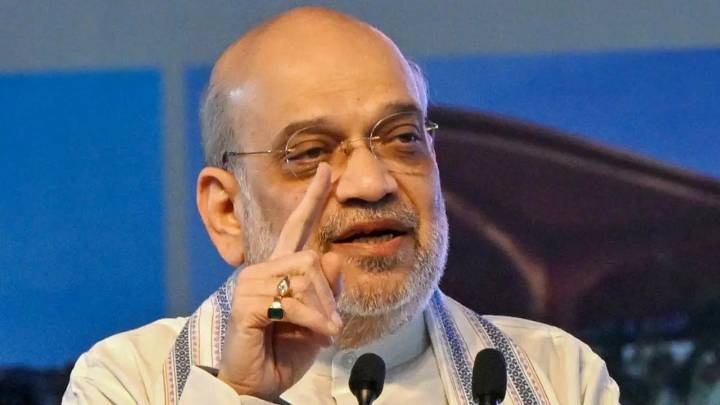Amit Shah joins devotees at ‘Kesariya Garba’ Navratri celebration in Gujarat