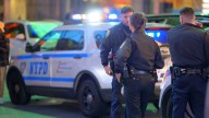 Policías de Nueva York matan a hombre que irrumpió en comisaría con un cuchillo de carnicero