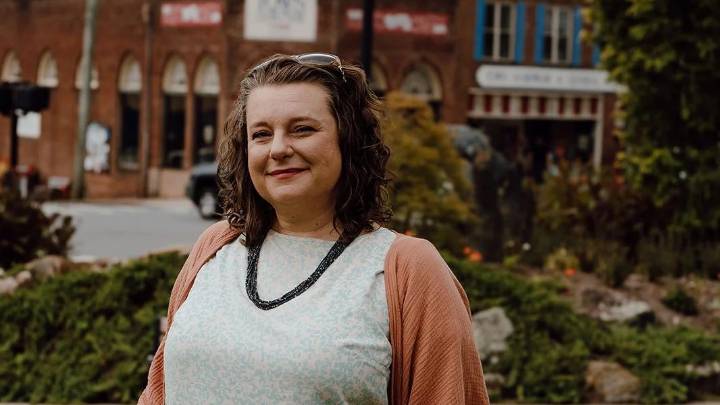 Attorney Anna Stearns announces bid for Buncombe County…