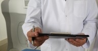 Médico imputado de abuso sexual contra una paciente en Linares queda en prisión preventiva