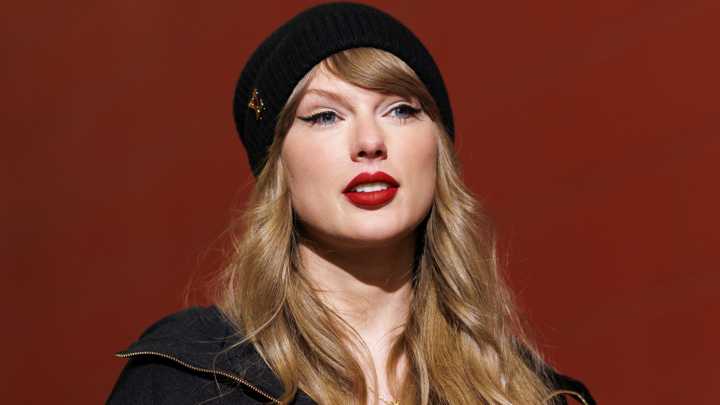 Taylor Swift Wore A Leather Miniskirt With Fall Vibes - But Don't Copy Her Look Just Yet