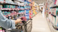 ¿Por qué los consumidores adinerados prefieren ahora las tiendas de descuento?
