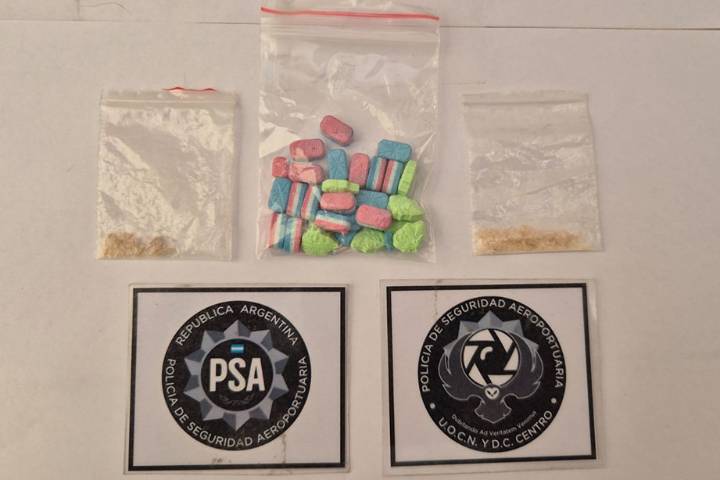 Recibían encomiendas con pastillas de éxtasis y LSD