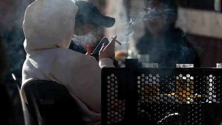 El Gobierno prohibirá el tabaco a los menores y enviará multas a los padres de los que fumen