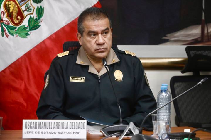 Óscar Arriola asume como jefe de la PNP y promete una lucha frontal contra la corrupción y el crimen