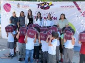 Personal de Oficialía Mayor dio continuidad a la entrega de apoyo escolar