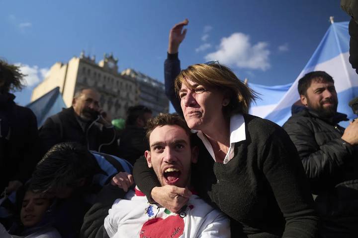 Rebelión parlamentaria contra Milei en el peor momento de su gobierno