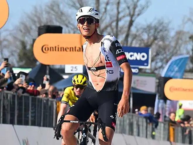 Isaac del Toro conquista el Gran Premio Industria & Artigianato  en Italia