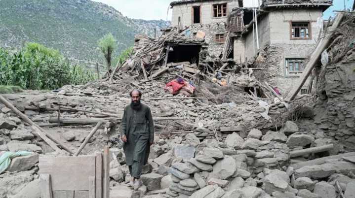 Catastrófico terremoto en Afganistán deja más de 1 400...