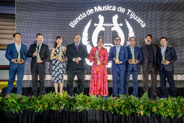 Reconocen a más de 30 personalidades en el Premio al Mérito Turístico XXXIV
