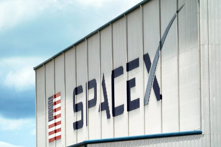 Musk's SpaceX spends $17 billion to acquire spectrum licenses from EchoStar