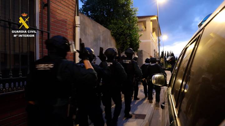 Detenidos por vaciar cuentas bancarias con una simple llamada