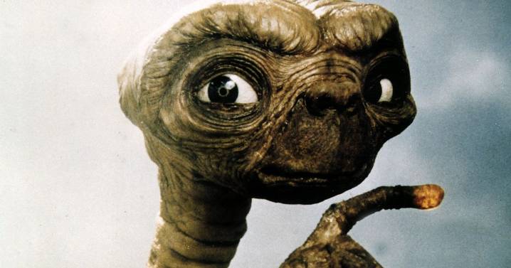 NASA says ETs listen to us phone home as aliens may be tapping our radio communications