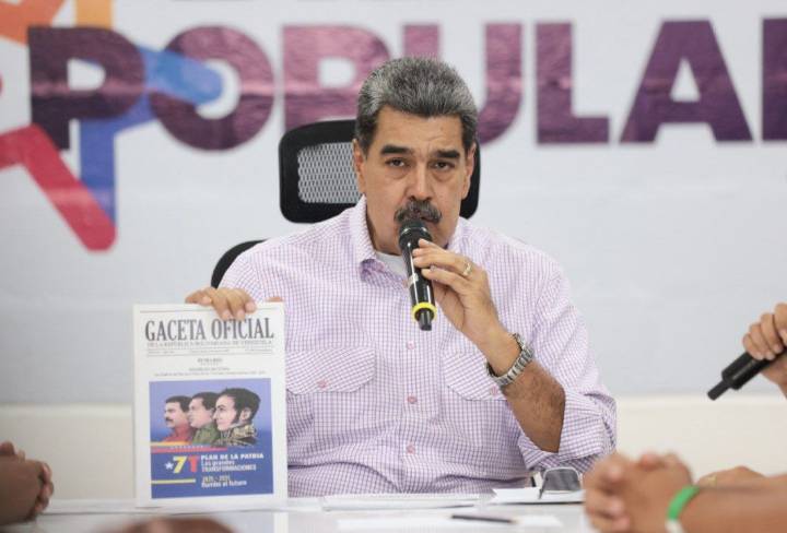 Maduro anuncia  despliegue de militares en comunidades para enseñar “manejo de armas”