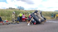 Volcadura deja dos lesionados de consideración en la carretera a Cuauhtémoc