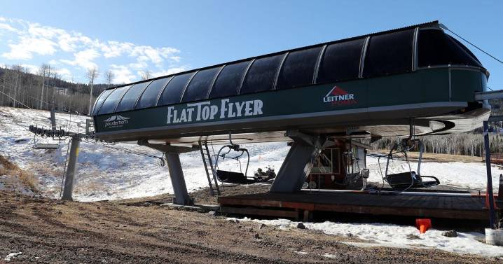 Powderhorn chairlift malfunctions during color weekend
