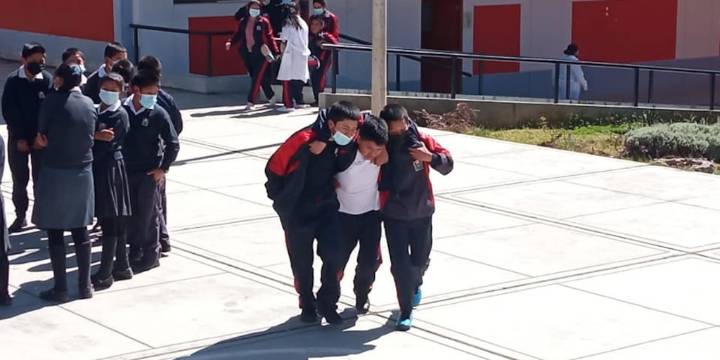 Cajamarca: niño de 13 años pierde tres dedos tras manipular explosivos dentro de colegio