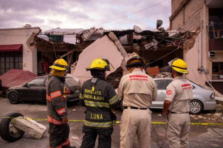 Colapsa finca en la colonia La Perla; reportan tres lesionados