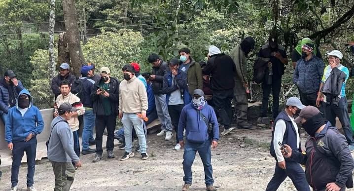 Machu Picchu: Suspenden servicio de trenes por bloqueos y manifestantes se enfrentan a la policía
