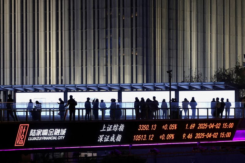Foreigners snap up Asian bonds in August after two