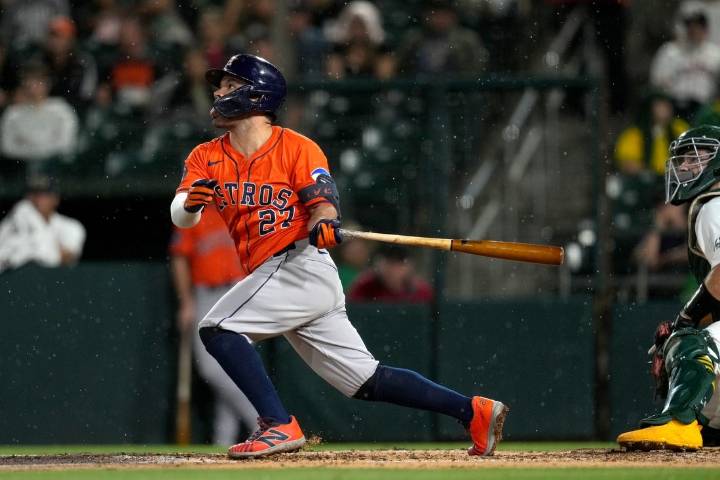 Deadspin | Astros snap 5-game losing streak with crucial win over A's
