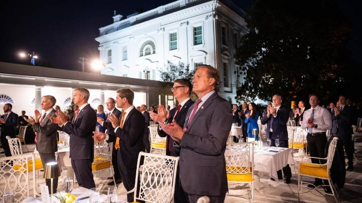 Trump invita a cenar a los congresistas más leales – Telemundo Washington DC (44)
