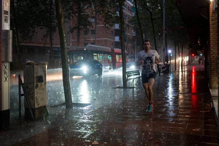 Aemet activa avisos amarillos por lluvias en Baleares y Cataluña