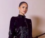 Eiza González deslumbra en desfile Armani con lentejuelas